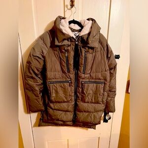 Orolay Women’s Puffy. (The Amazon Jacket)